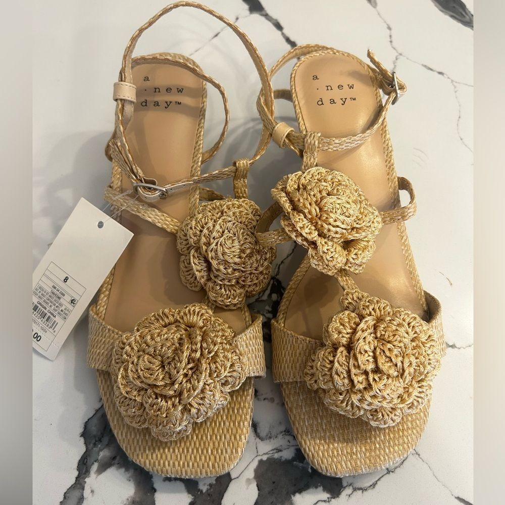 A New Day Beige Floral Sandals 8 NWT